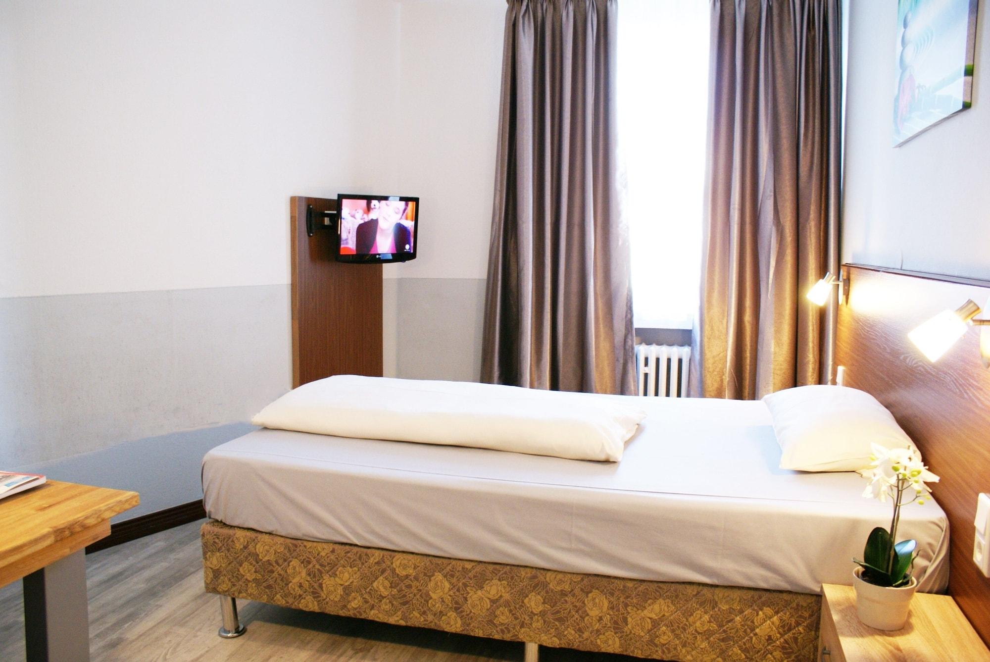 Bahn-hotel 3* Dusseldorf