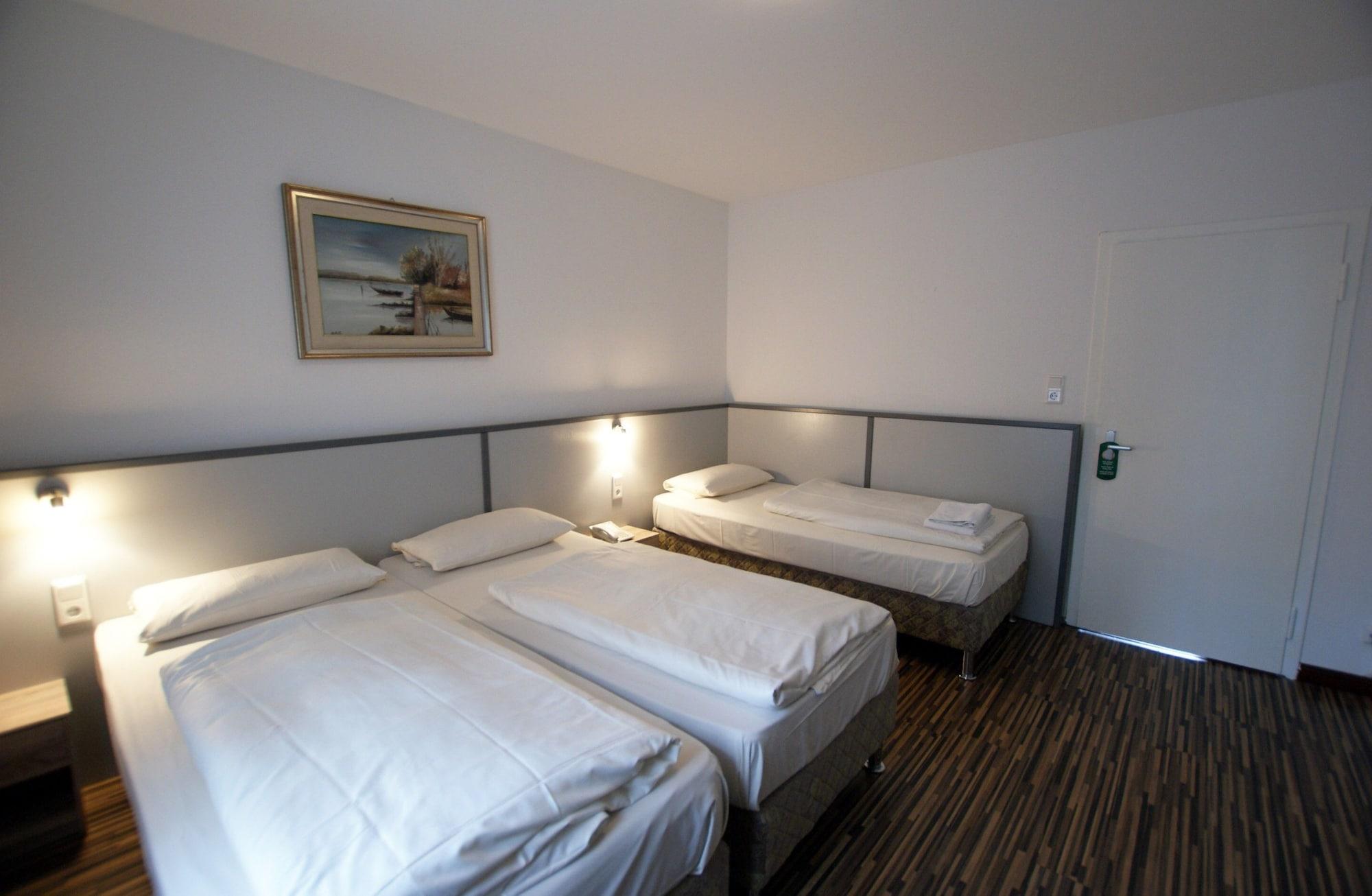 Bahn-hotel 3* Dusseldorf