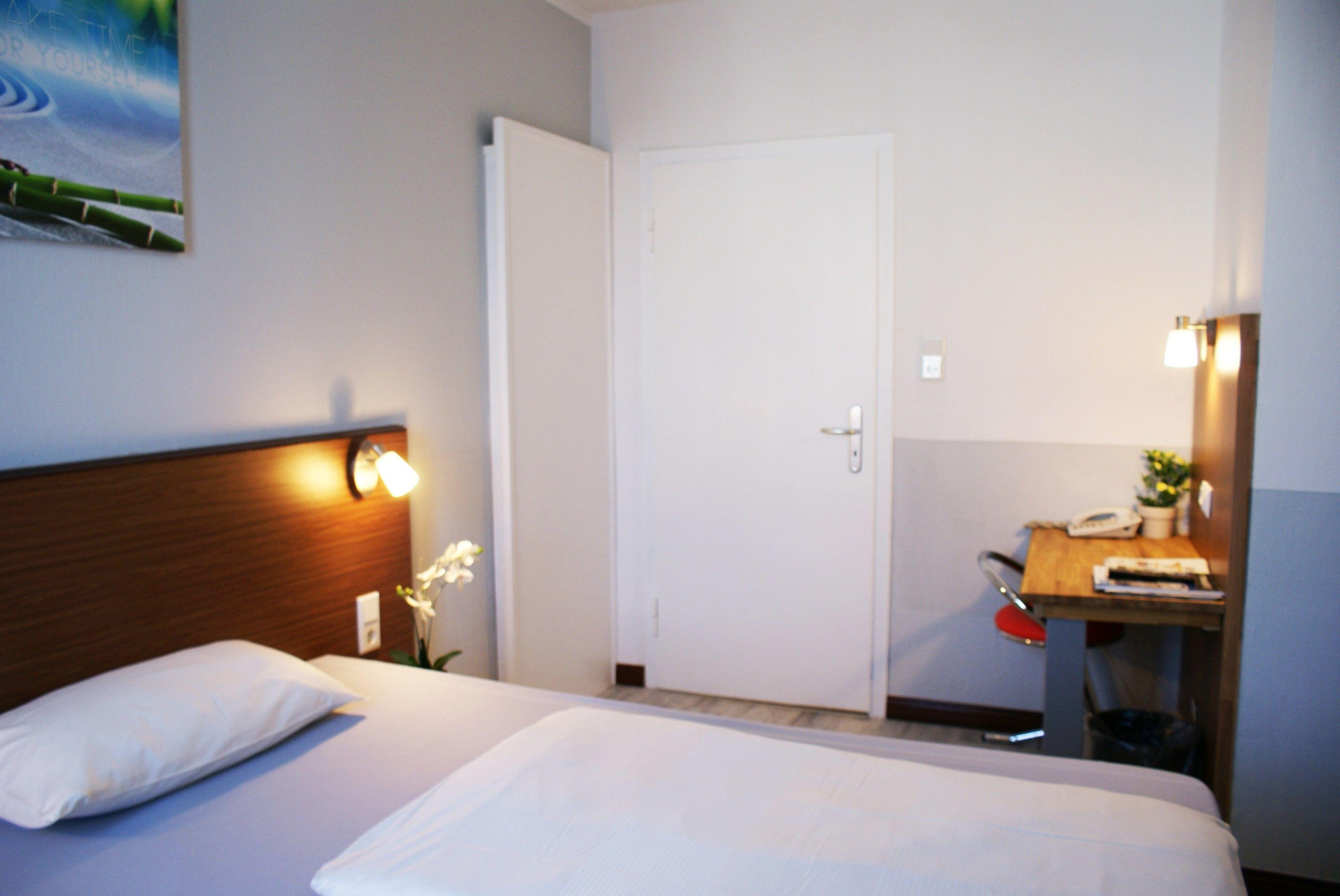 Bahn-hotel 3* Dusseldorf