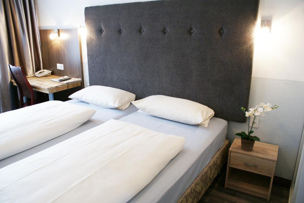Bahn-hotel Dusseldorf