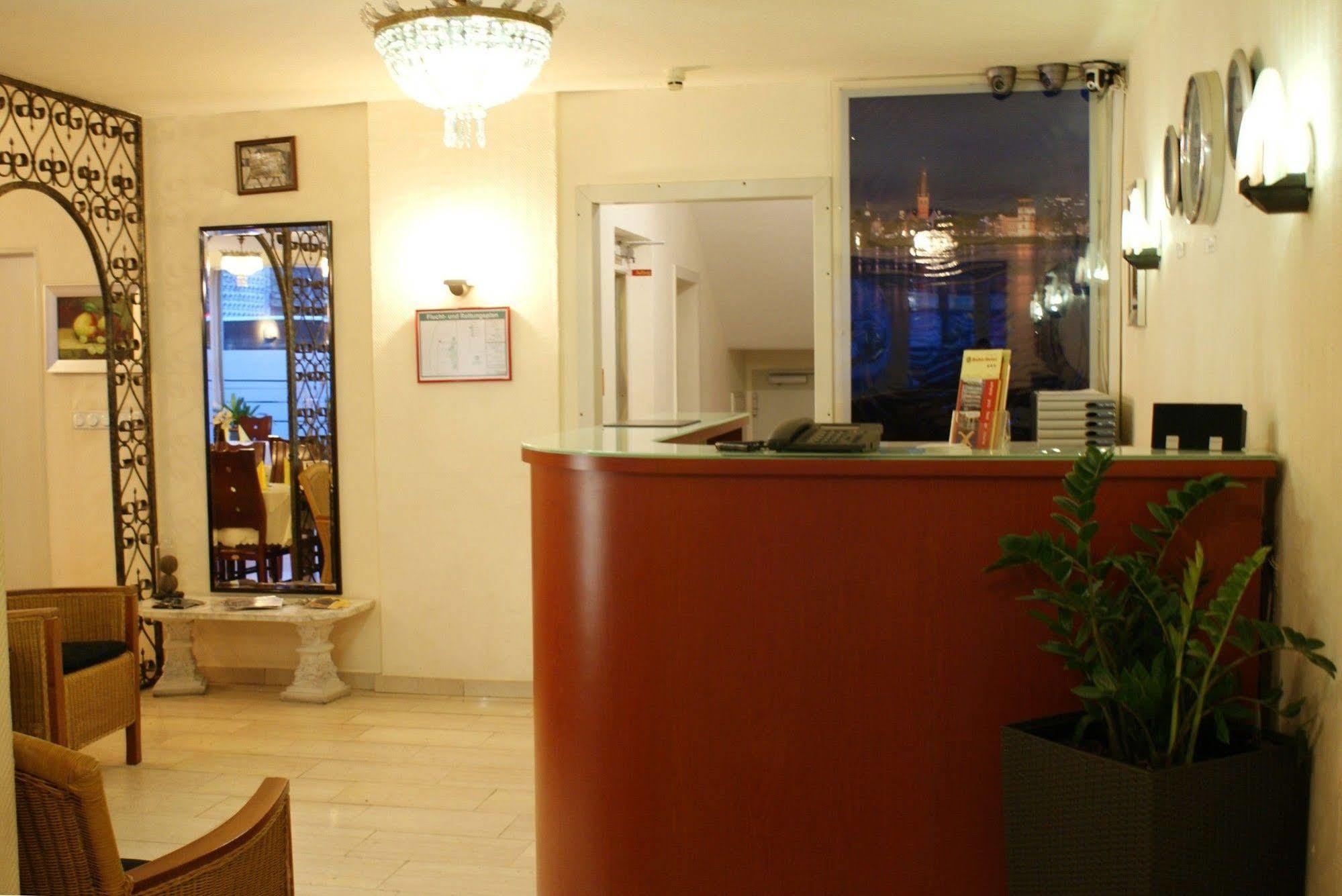 Bahn-hotel 3* Dusseldorf