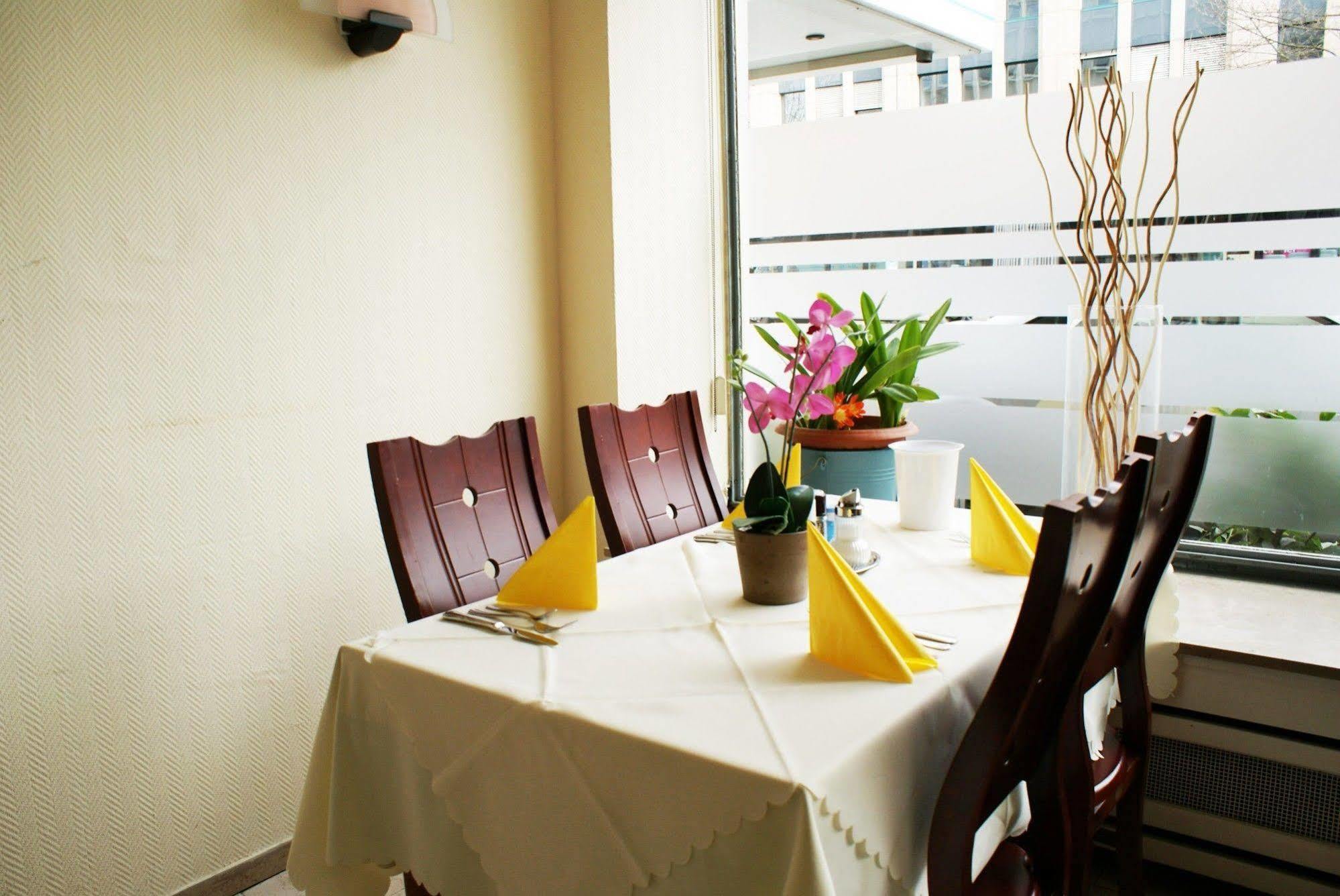 Bahn-hotel 3* Dusseldorf