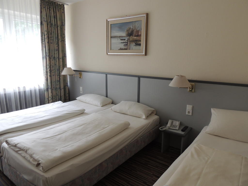 Bahn-hotel 3* Dusseldorf